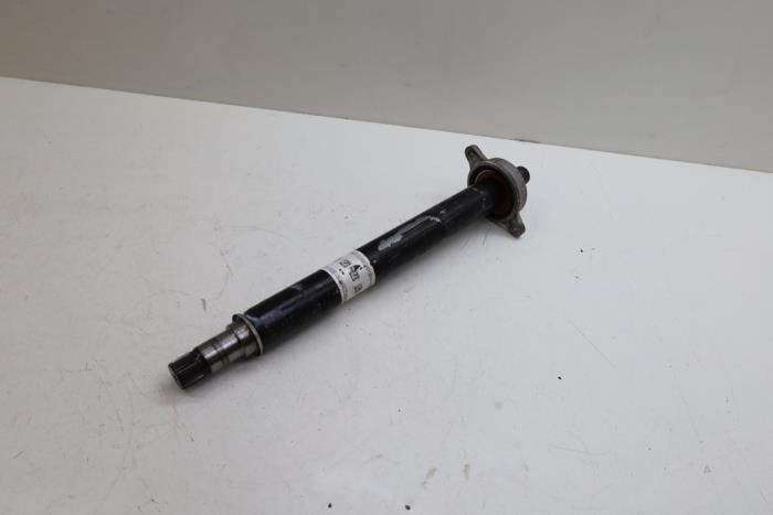 Usagé Arbre intermédiaire Mercedes A Limousine (177.1) 1.3 A-250 e Turbo 16V Prix € 150,00 Règlement à la marge proposé par Auto Demontage Elferink B.V.