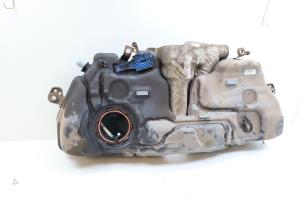 Gebrauchte Krafstofftank Volvo S90 II 2.0 D5 Polestar 16V AWD Preis € 125,00 Margenregelung angeboten von Auto Demontage Elferink B.V.