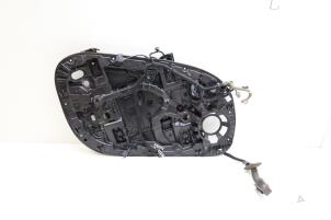 Używane Mechanizm szyby lewej przedniej wersja 4-drzwiowa Volvo S90 II 2.0 D5 Polestar 16V AWD Cena € 50,00 Procedura marży oferowane przez Auto Demontage Elferink B.V.