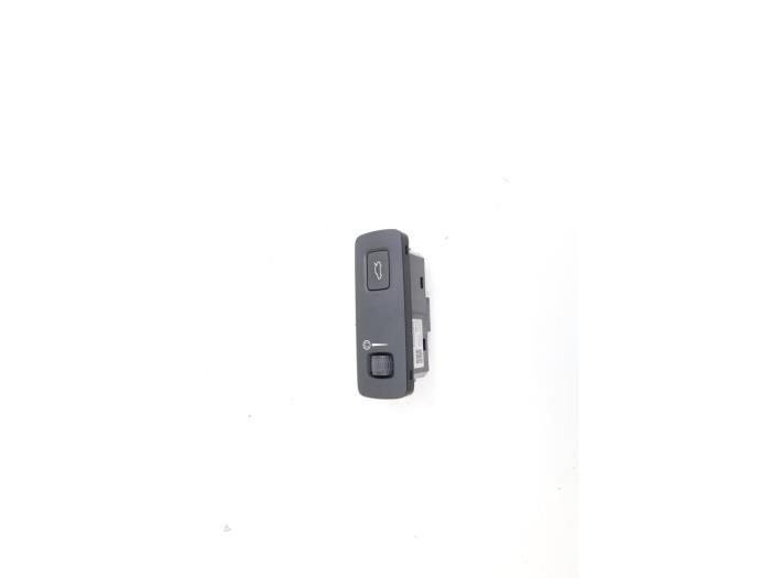 Używane Sciemniacz kokpitowy Volvo S90 II 2.0 D5 Polestar 16V AWD Cena € 25,00 Procedura marży oferowane przez Auto Demontage Elferink B.V.