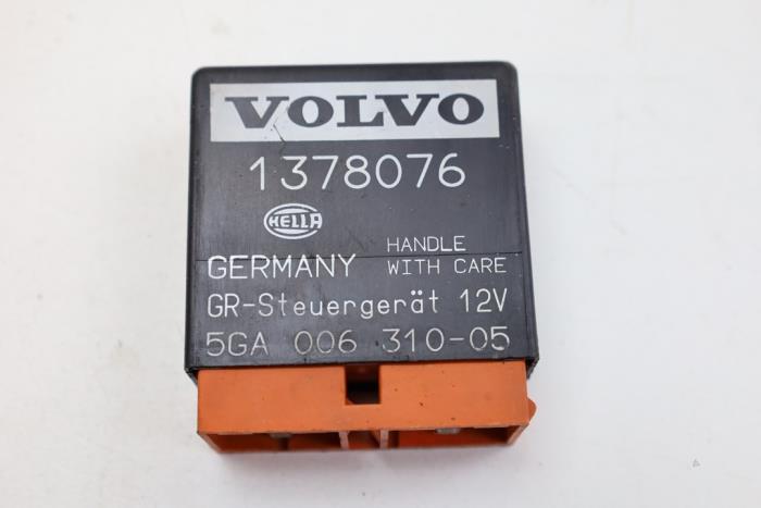 Gebrauchte Tempomat Relais Volvo 850 2.5i GLE 10V Preis € 30,00 Margenregelung angeboten von Auto Demontage Elferink B.V.