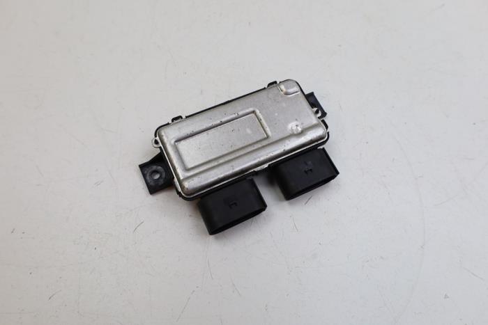Usagé Module pompe carburant Mercedes A-Klasse AMG (177.0) 2.0 A-35 AMG Turbo 16V 4Matic Prix € 30,00 Règlement à la marge proposé par Auto Demontage Elferink B.V.
