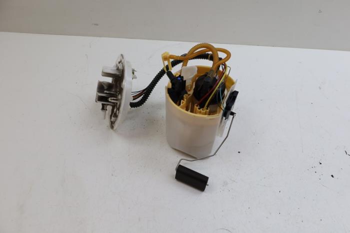 Usagé Pompe d'injection Mercedes A-Klasse AMG (177.0) 2.0 A-35 AMG Turbo 16V 4Matic Prix € 75,00 Règlement à la marge proposé par Auto Demontage Elferink B.V.