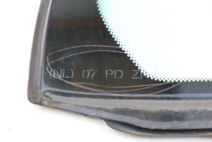 Usados Ventanilla triangular derecha detrás Saab 9-3 II Sport Sedan (YS3F) 1.8t 16V Precio € 50,00 Norma de margen ofrecido por Auto Demontage Elferink B.V.