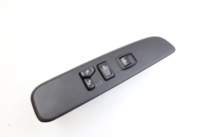 Usados Interruptor de ventanilla eléctrica Saab 9-7X 5.3i V8 AWD Precio € 50,00 Norma de margen ofrecido por Auto Demontage Elferink B.V.