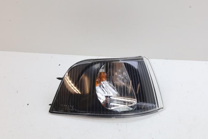 Używane Kierunkowskaz prawy Volvo S40 (VS) 2.0 16V Cena € 25,00 Procedura marży oferowane przez Auto Demontage Elferink B.V.