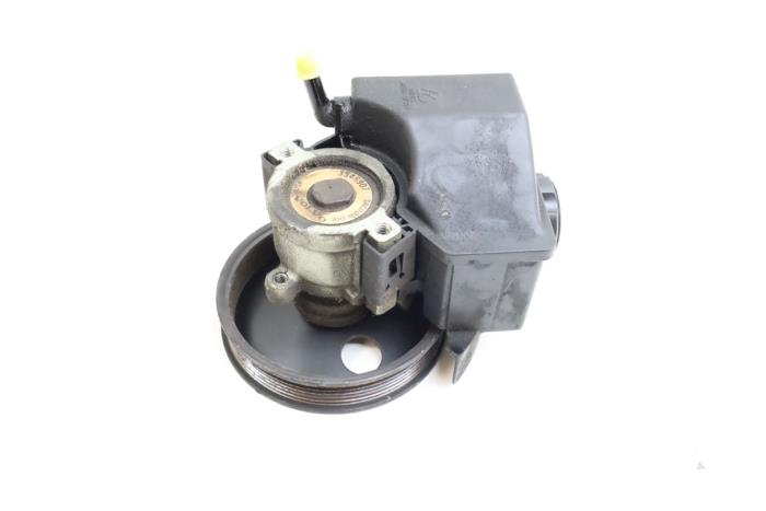 Usagé Pompe de direction Volvo 850 Estate 2.5i 10V Prix € 100,00 Règlement à la marge proposé par Auto Demontage Elferink B.V.
