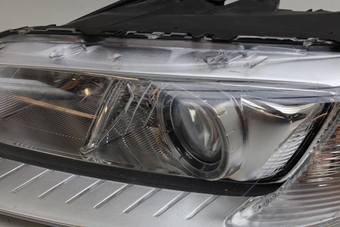 Używane Reflektor lewy Volvo XC70 (BZ) 2.4 D4 20V AWD Cena € 350,00 Procedura marży oferowane przez Auto Demontage Elferink B.V.