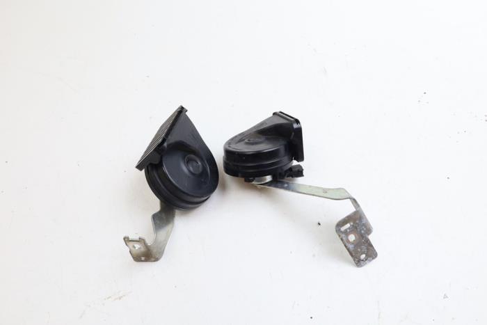 Używane Klakson Volvo XC40 (XZ) 2.0 T4 Geartronic 16V Cena € 50,00 Procedura marży oferowane przez Auto Demontage Elferink B.V.