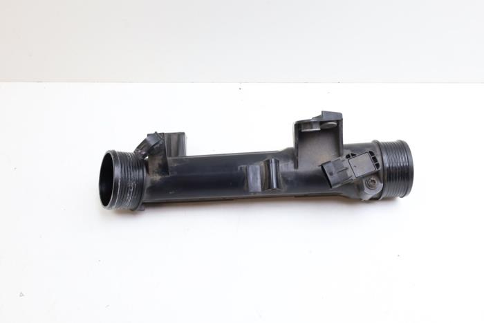 Gebrauchte Intercooler Rohr Volvo XC40 (XZ) 2.0 T4 Geartronic 16V Preis € 65,00 Margenregelung angeboten von Auto Demontage Elferink B.V.