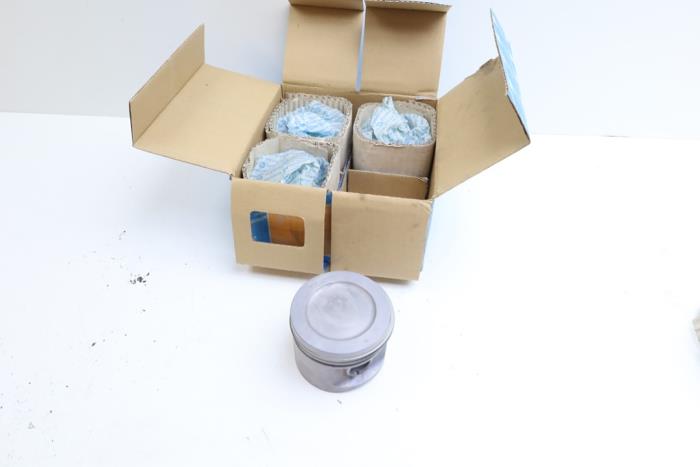 Usagé Piston Volvo 740 2.3 Prix € 140,00 Règlement à la marge proposé par Auto Demontage Elferink B.V.
