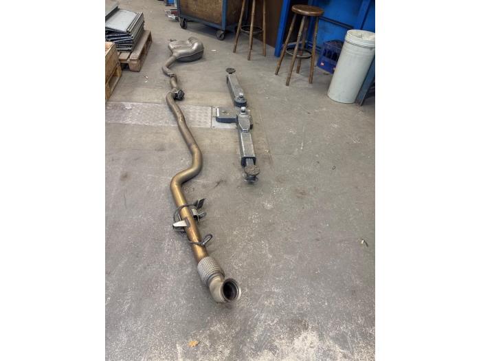 Usagé Echappement (complet) Mercedes E (W213) E-220d 2.0 Turbo 16V Prix € 175,00 Règlement à la marge proposé par Auto Demontage Elferink B.V.