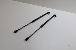 Begagnade Set med gasfjädrar, baklucka Mercedes GLC (X253) 2.0 260 16V 4-Matic Pris € 40,00 Marginaltabell erbjuds av Auto Demontage Elferink B.V.