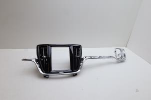 Usados Embellecedore para tablero de instrumentos Volvo V60 II (ZW) 2.0 D3 16V Precio € 75,00 Norma de margen ofrecido por Auto Demontage Elferink B.V.