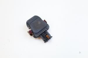 Usagé Capteur de pluie Mercedes GLC (X253) 2.0 260 16V 4-Matic Prix € 25,00 Règlement à la marge proposé par Auto Demontage Elferink B.V.