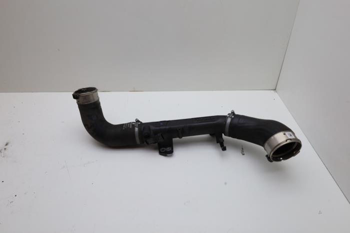 Gebrauchte Intercooler Rohr Volvo V60 II (ZW) 2.0 D3 16V Preis € 100,00 Margenregelung angeboten von Auto Demontage Elferink B.V.