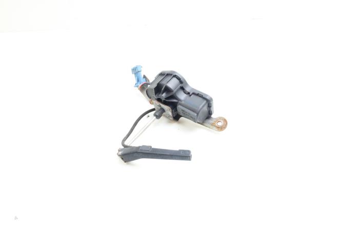 Używane Silnik wycieraczek reflektorów Saab 9-3 I (YS3D) 2.0t 16V Ecopower Cena € 50,00 Procedura marży oferowane przez Auto Demontage Elferink B.V.