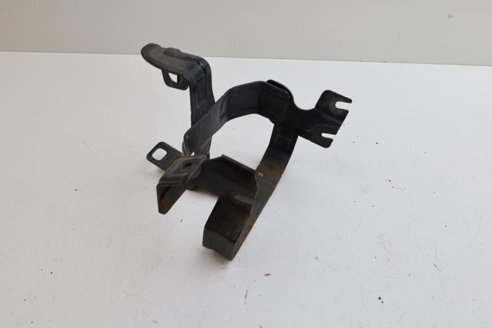 Usagé Support pompe direction assistée Volvo XC60 I (DZ) 2.0 D4 16V Prix € 50,00 Règlement à la marge proposé par Auto Demontage Elferink B.V.