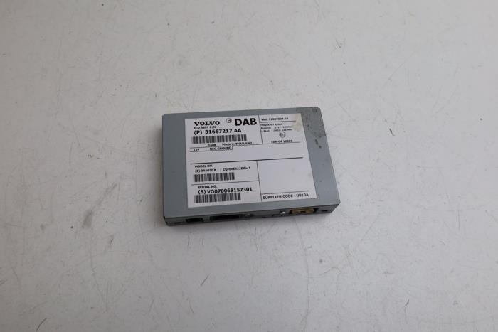 Usados Módulo DAB Volvo XC60 I (DZ) 2.0 D4 16V Precio € 50,00 Norma de margen ofrecido por Auto Demontage Elferink B.V.