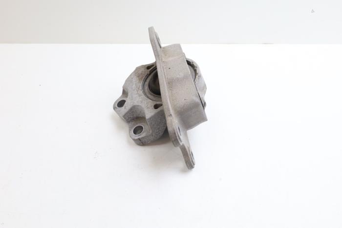 Used Engine mount Volvo S60 III (ZS) 2.0 T5 16V Price € 35,00 Margin scheme offered by Auto Demontage Elferink B.V.