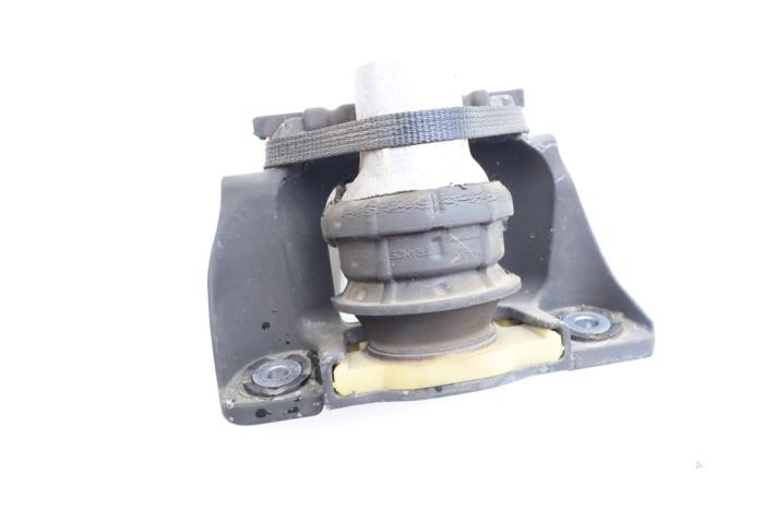 Used Engine mount Volvo S60 III (ZS) 2.0 T5 16V Price € 35,00 Margin scheme offered by Auto Demontage Elferink B.V.