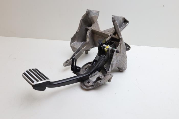 Używane Pedal hamulca Volvo S60 III (ZS) 2.0 T5 16V Cena € 75,00 Procedura marży oferowane przez Auto Demontage Elferink B.V.