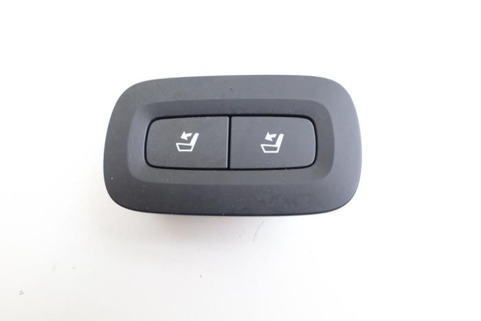 Używane Przelacznik Volvo S60 III (ZS) 2.0 T5 16V Cena € 25,00 Procedura marży oferowane przez Auto Demontage Elferink B.V.