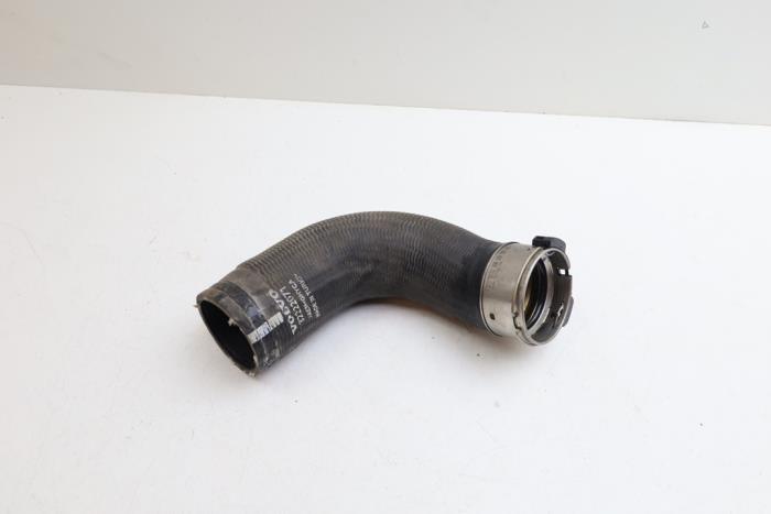 Gebrauchte Intercooler Schlauch Volvo S60 III (ZS) 2.0 T5 16V Preis € 35,00 Margenregelung angeboten von Auto Demontage Elferink B.V.