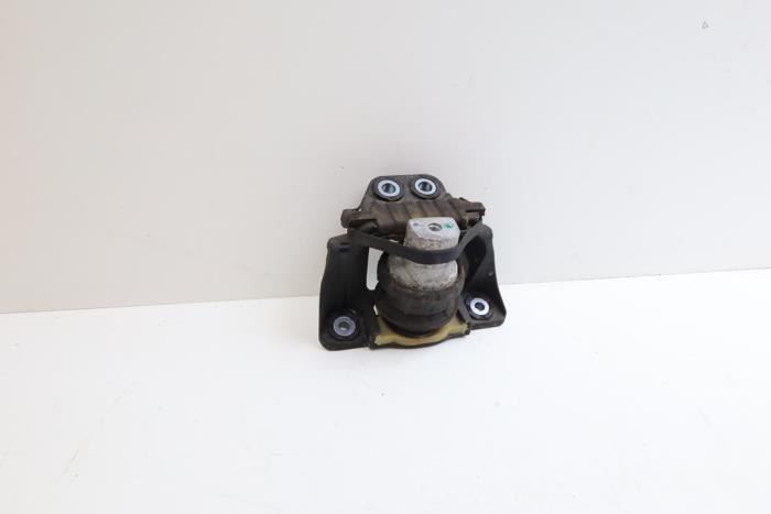 Used Engine mount Volvo V60 II (ZW) 2.0 T6 16V Twin Engine Price € 35,00 Margin scheme offered by Auto Demontage Elferink B.V.