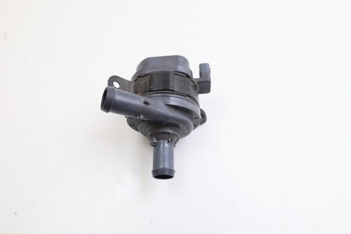 Begagnade Extra vattenpump Volvo V60 II (ZW) 2.0 T6 16V Twin Engine Pris € 75,00 Marginaltabell erbjuds av Auto Demontage Elferink B.V.