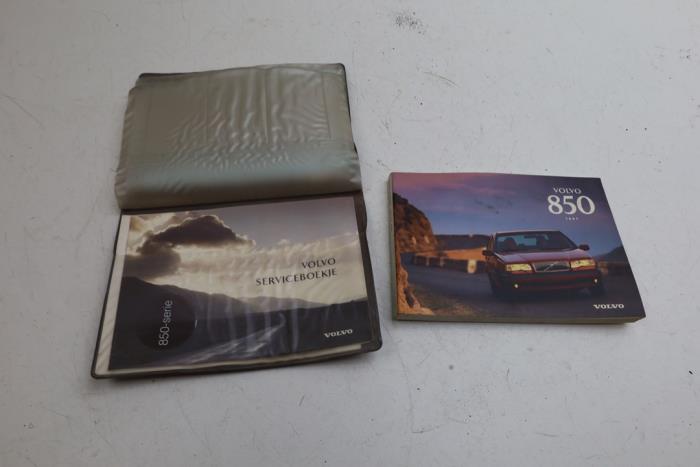 Używane Instrukcja Volvo 850 Estate 2.5 TDI Cena € 40,00 Procedura marży oferowane przez Auto Demontage Elferink B.V.