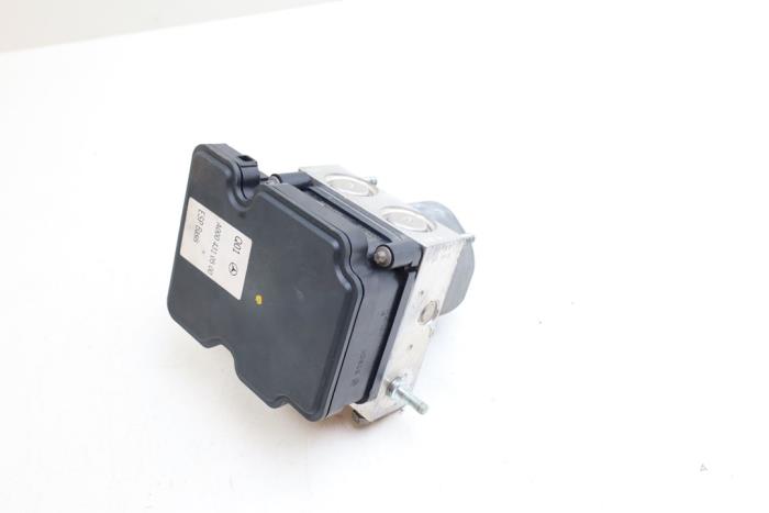 Begagnade ABS-pump Mercedes B (W246/W242) 1.6 B-200 BlueEFFICIENCY Turbo 16V Pris € 125,00 Marginaltabell erbjuds av Auto Demontage Elferink B.V.