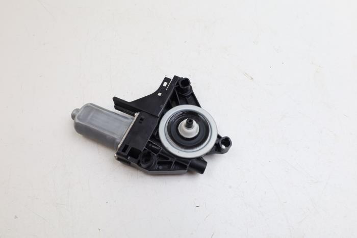 Usados Motor de ventanilla de puerta Lynk &amp; Co 01 1.5 PHEV Precio € 50,00 Norma de margen ofrecido por Auto Demontage Elferink B.V.
