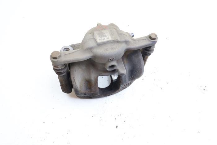 Gebrauchte Bremszange links vorne Mercedes B (W246/W242) 1.6 B-200 BlueEFFICIENCY Turbo 16V Preis € 50,00 Margenregelung angeboten von Auto Demontage Elferink B.V.