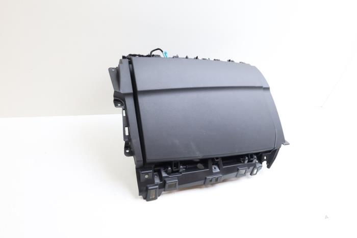 Begagnade Handskfack Lynk &amp; Co 01 1.5 PHEV Pris € 100,00 Marginaltabell erbjuds av Auto Demontage Elferink B.V.