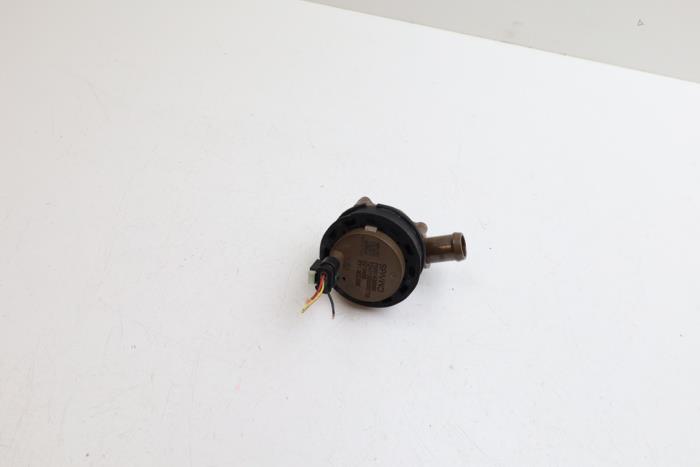 Begagnade Extra vattenpump Lynk &amp; Co 01 1.5 PHEV Pris € 50,00 Marginaltabell erbjuds av Auto Demontage Elferink B.V.