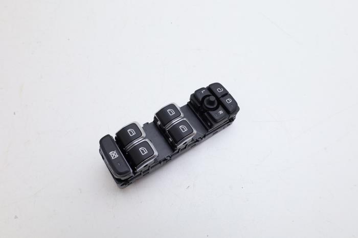 Usados Interruptor de ventanilla eléctrica Lynk &amp; Co 01 1.5 PHEV Precio € 50,00 Norma de margen ofrecido por Auto Demontage Elferink B.V.