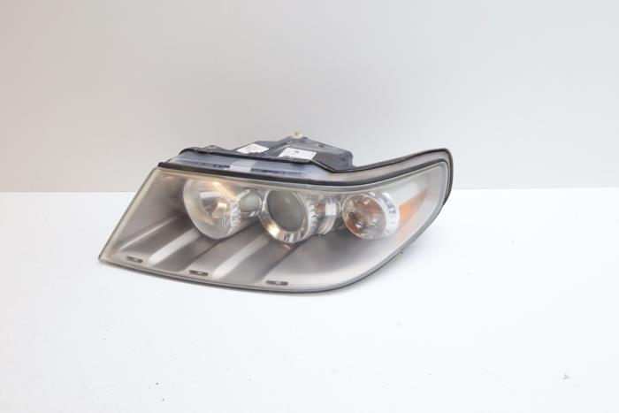 Używane Reflektor lewy Saab 9-7X 4.2i V6 24V AWD Cena € 250,00 Procedura marży oferowane przez Auto Demontage Elferink B.V.