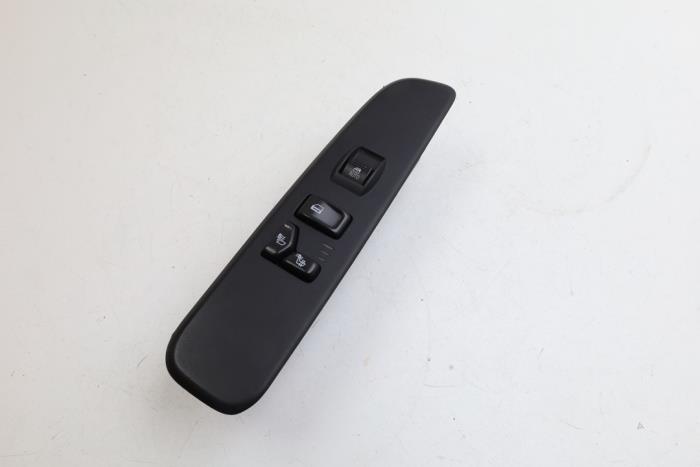 Usados Interruptor de ventanilla eléctrica Saab 9-7X 4.2i V6 24V AWD Precio € 40,00 Norma de margen ofrecido por Auto Demontage Elferink B.V.
