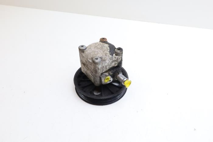 Usagé Pompe de direction Volvo XC70 (SZ) XC70 2.5 T 20V Prix € 125,00 Règlement à la marge proposé par Auto Demontage Elferink B.V.