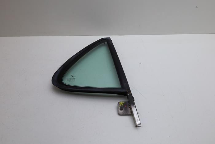 Usados Ventanilla triangular derecha detrás Saab 9-5 (YS3E) 2.0t 16V Precio € 50,00 Norma de margen ofrecido por Auto Demontage Elferink B.V.