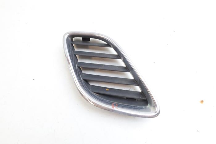 Używane Grill Saab 9-5 (YS3E) 2.0t 16V Cena € 35,00 Procedura marży oferowane przez Auto Demontage Elferink B.V.
