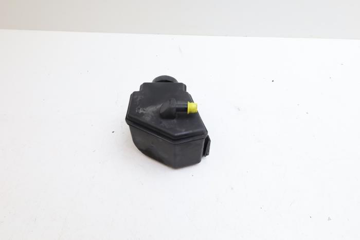 Begagnade Styrservotank Saab 9-3 II Sport Sedan (YS3F) 1.8t 16V Pris € 75,00 Marginaltabell erbjuds av Auto Demontage Elferink B.V.