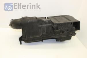 Używane Obudowa filtra powietrza Volvo S40 (MS) 2.5 T5 20V Cena € 75,00 Procedura marży oferowane przez Auto Demontage Elferink B.V.