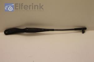 Used Front wiper arm Volvo S40 (MS) 2.5 T5 20V Price € 20,00 Margin scheme offered by Auto Demontage Elferink B.V.