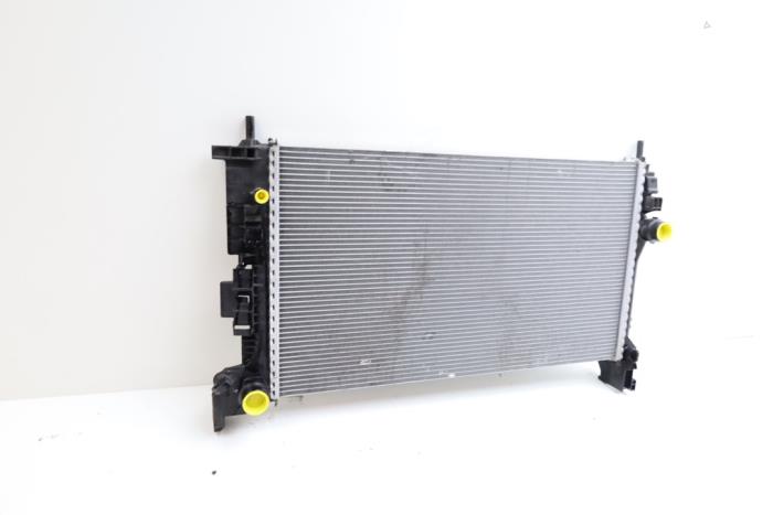 Usagé Radiateur Volvo XC90 II 2.0 T8 16V Twin Engine AWD Prix € 200,00 Règlement à la marge proposé par Auto Demontage Elferink B.V.
