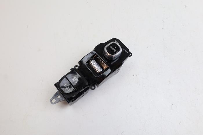 Usagé Commande start/stop Volvo XC90 II 2.0 T8 16V Twin Engine AWD Prix € 40,00 Règlement à la marge proposé par Auto Demontage Elferink B.V.