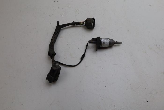 Gebrauchte Förderpumpe Volvo XC90 II 2.0 T8 16V Twin Engine AWD Preis € 50,00 Margenregelung angeboten von Auto Demontage Elferink B.V.