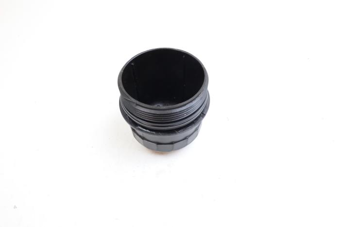 Gebrauchte Ölfilter Deckel Volvo V60 II (ZW) 2.0 D3 16V Preis € 40,00 Margenregelung angeboten von Auto Demontage Elferink B.V.