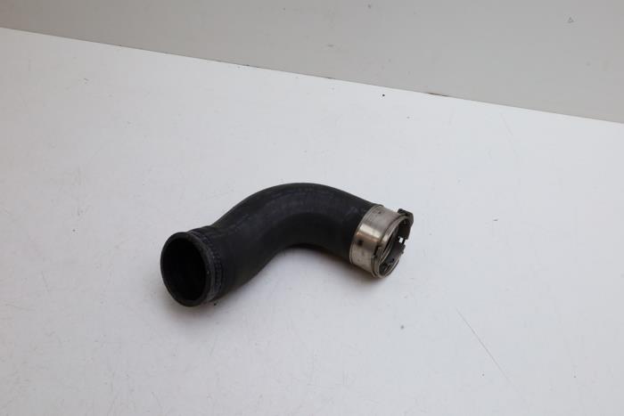 Gebrauchte Intercooler Schlauch Volvo XC60 II (UZ) 2.0 T5 16V Preis € 35,00 Margenregelung angeboten von Auto Demontage Elferink B.V.